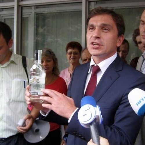 Бондарів з горілкою Бодарів