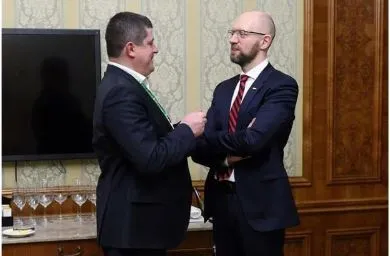 Максим Бурбак, Арсеній Яценюк, Чернівці