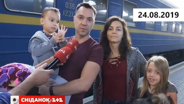 Олексій Арестович із дружиною Анастасією та дітьми
