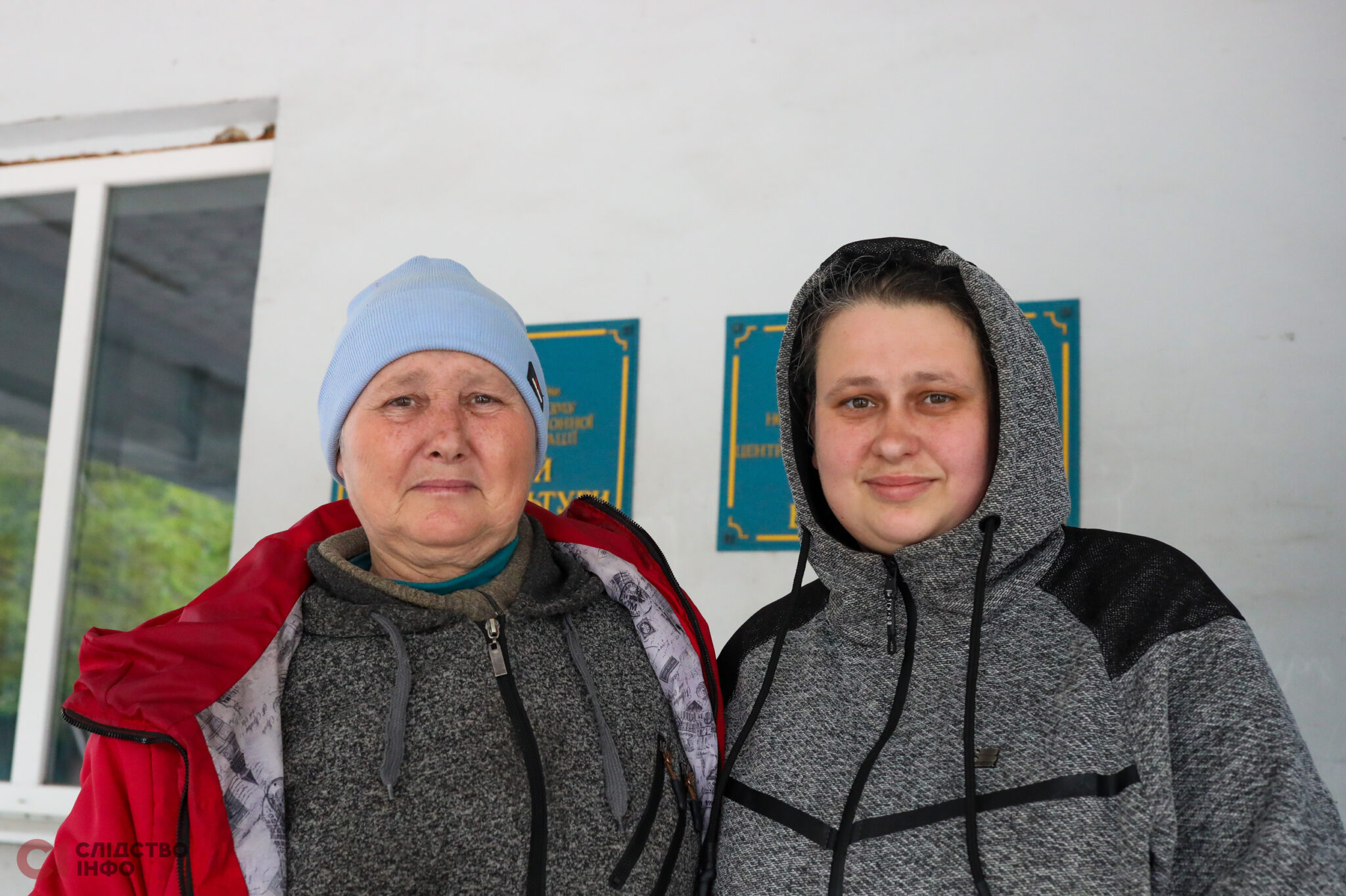 Рая та її мати Ірина вже 20 днів живуть в евакуації в обстрілюваному селі, Херсонська область