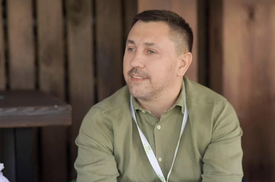 Віта Камаєва, Олександр Федієнко, Андрій Стріхарський, багатоповерхівка