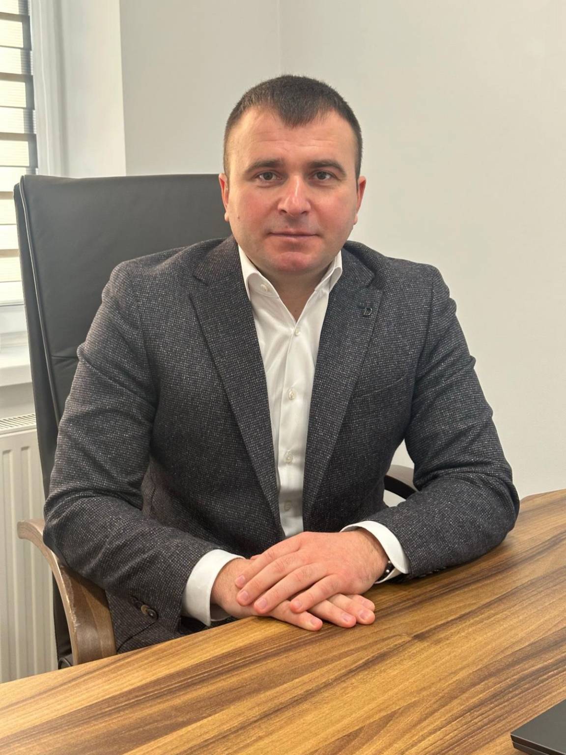 Роман Ісак, Сервісний центр, Закарпаття
