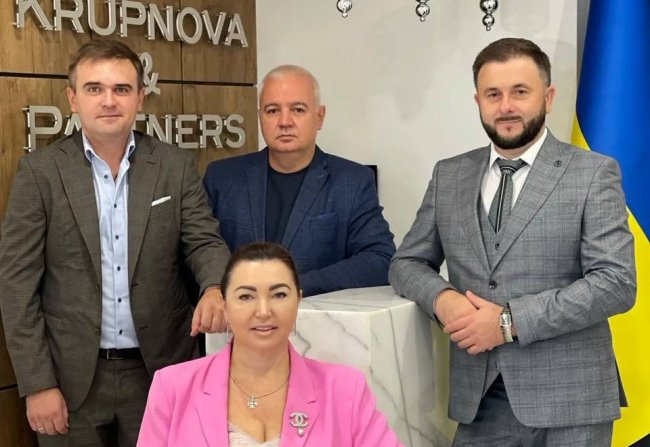 адвокатська компанія, Крупнова та партнери, Айбокс Банк, Петро Мельник