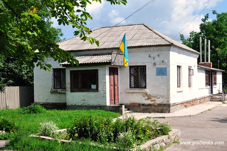 Три судді Гребінківського райсуду Полтавської області працюють у простій сільській хатині з прибудовою.