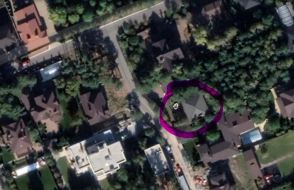 Green Wood Club, Олександр Маріковський, будинок